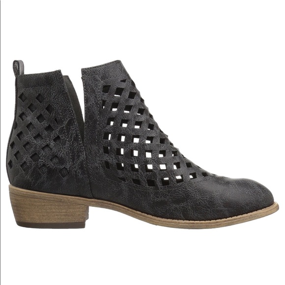 Charcoal Distressed V Split Perforated Caged Boots - Picture 4 of 8